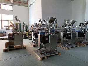 Machine d'emballage verticale automatique à commande PLC Focus Machinery pour le remplissage et la fermeture de petits sachets de poudre et de bâtonnets, pour l'alimentation - Product Image 3