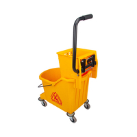 Chariot de nettoyage robuste en plastique avec essoreuse à balai et presse latérale pour usage commercial