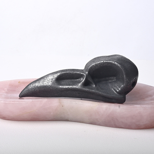 Calaveras de Cuervo Talladas a Mano en Cristal Natural Shungite, Calaveras de Cuervo de Cristal para Regalo, Venta al Por Mayor - Product Image 4