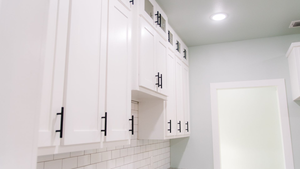 Mobile da <span class=keywords><strong>Cucina</strong></span> Angolare XYBF su Misura in MDF Verniciato con Piano in Quarzo e Bordo Piatto/Arrotondato per Cucine - Product Image 4