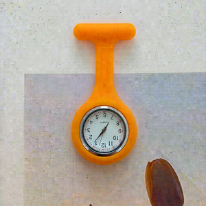 Montre de poche vintage japonaise de style dessin animé, petite taille, avec porte-clés en cuir, vente en gros - Product Image 1