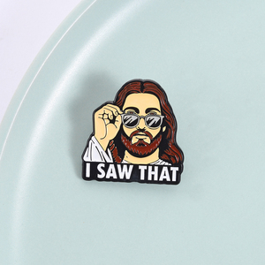 Spilla smaltata divertente con Gesù che fa capolino, design religioso di Gesù con occhiali da sole, accessorio distintivo da bavero per amici - Product Image 1