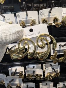 <span class=keywords><strong>Pendientes</strong></span> de Acero Inoxidable de Yiwu, Joyería Simple Dorada, Resistentes al Deslustre, Antialérgicos, Impermeables - Product Image 3