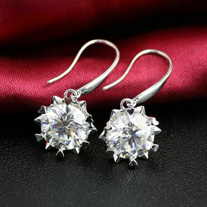 Orecchini a Forma di Cuore Rotondi alla Moda per Donne, Orecchini Pendenti Minimalisti ed Eleganti, Gioielli Statement - Product Image 4