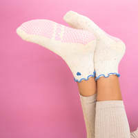 Chaussettes de sport antidérapantes pour femmes, design personnalisé, logo personnalisé, chaussettes de yoga et de Pilates mignonnes avec grip