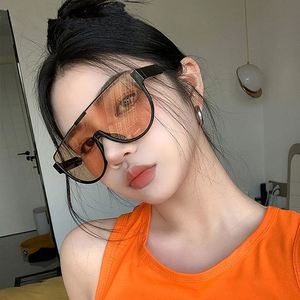 Gafas de Sol Personalizadas con Logotipo 2025, Montura Transparente de Media Montura, Lentes de Una Pieza Extra Grandes con Protección UV400 para Mujer - Product Image 4