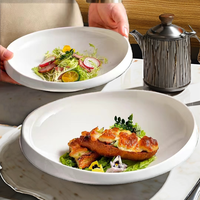 Assiette de bord de nid en céramique blanche de Style nordique Restaurant commercial utilisation assiette jetable plat Europe Style de conception pour servir des aliments