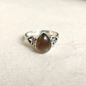 Bague en argent sterling 925 avec quartz fumé naturel serti clos, cabochon goutte d'eau, bijou artisanal en pierre précieuse pour mariage et fête - Product Image 1