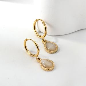 Pendientes Delicados de Circonita de Lujo Ligero, Joyería de Acero Inoxidable con PVD de 18k, Hipoalergénicos e Impermeables para Mujer - Product Image 6
