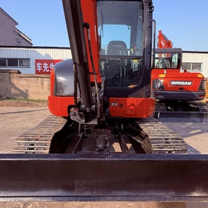 Mini-excavatrice sur chenilles KX163-5 rouge avec moteur hydraulique japonais, composants KYB, rayon de braquage court, équipement de construction - Product Image 4