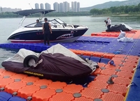 Plateforme flottante modulaire en plastique PE, ponton flottant pour le stationnement et l'amarrage de jet-skis et de bateaux