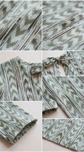 Robe chic à motif chevron vert pour femmes, robe en coton élégante à col noué et manches courtes, idéale pour tous les jours - Product Image 4