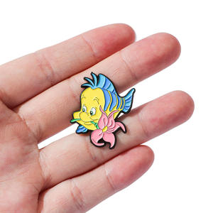 Broche en alliage polyvalente en forme de poisson-clown et sirène, gravée or, style dessin animé, <span class=keywords><strong>film</strong></span> et télévision, pour sac, artisanat métallique - Product Image 2