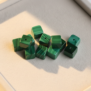 Gemme di <span class=keywords><strong>Malachite</strong></span> Quadrate Personalizzate e Prodotte in Serie, Fornitore di Gemme Naturali di Alta Qualità, Gemme Sciolte Naturali - Product Image 1