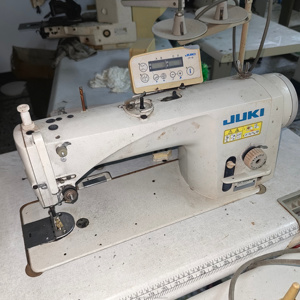 จักรเย็บผ้าอุตสาหกรรม JUKIS-9000B-SS สีขาว แบบเตียงเรียบ พร้อมมอเตอร์แกนกลาง ความเร็ว 4500 จุดต่อนาที เย็บได้หนา 15 มม. - Product Image 1