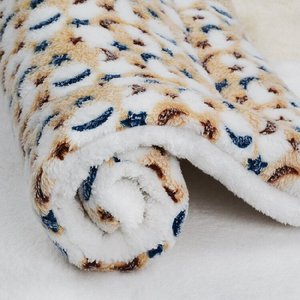 Cama de lujo para perros y gatos, manta cálida de franela de invierno para mascotas con patrón de puntos, fácil limpieza, cómodo forro polar para gatos y perros - Product Image 6