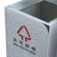 Poubelle décorative publicitaire pour hall d'hôtel, en métal thermolaqué écologique, pour usage extérieur et urbain