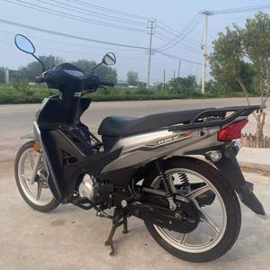 Moto à cadre ouvert de 110 cm³ à faible cylindrée, économique en carburant, idéale pour les trajets quotidiens - Product Image 4