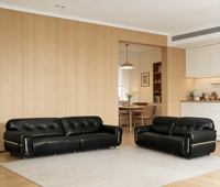 Canapé d'angle en cuir véritable quatre places, style moderne et épuré, avec rembourrage en mousse, design classique et polyvalent, adapté à tous les espaces de vie.
