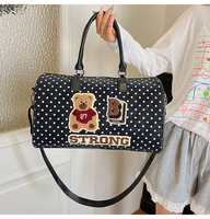 Bolsa de Viaje de PU con Parche de Chenilla 3D Vintage Personalizada OEM ODM, con Parche de Osito de Peluche y Separación para Artículos Secos y Húmedos, Unisex