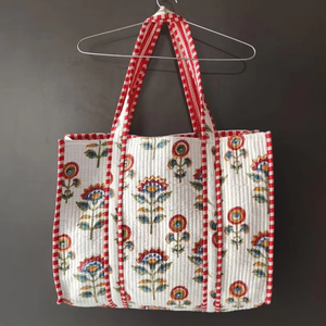 Sac fourre-tout matelassé en coton biologique imprimé à la main pour femme, sac à bandoulière pour le shopping et les voyages - Product Image 1