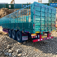 Semi-remorque de transport de bétail en acier JINFENG de haute qualité, 60 tonnes, 3/4 essieux, avec clôture, équipement de sol robuste, couleur personnalisée