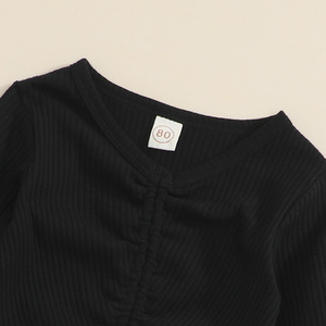 Ensemble de vêtements pour filles automne 2022 : Haut noir à manches longues avec cordon de serrage et jupe longue rose en maille torsadée, vente en gros pour enfants - Product Image 3