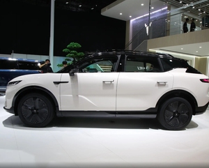 Voyah <span class=keywords><strong>Courage</strong></span> avec écran coulissant OLED de 15.05 pouces, suspension pneumatique, décharge externe de 6kW, vente directe d'usine Pure Electric - Product Image 3