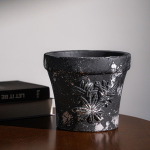 Pots en céramique modernes Wabi-sabi pour plantes, pot noir et argenté pour plantes d'intérieur, pot en terre cuite à motif de feuilles en relief pour la décoration de jardin et de maison - Product Image 3