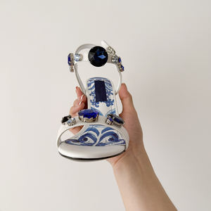 Sandalias Elegance de charol con bordado multicolor con piedras y zapatos de tacón con hebilla de joya Vendaje de tacón pintado a mano - Product Image 5