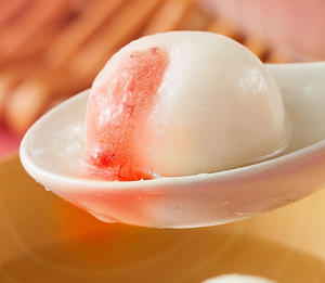 Tangyuan Boules de riz glutineux surgelées à la confiture de fraises sucrée et juteuse, dessert chinois authentique pour la famille - Product Image 5