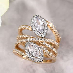 Anello a Doppio Tono con Design a Croce e Strati per Donne, Elegante Gioiello da Dito alla Moda - Product Image 3