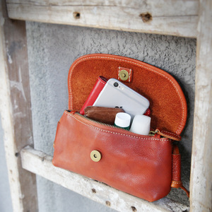 Sac à bandoulière en cuir véritable pour femmes, sac à bandoulière en cuir de vache de première qualité, sac carré vintage simple et petit, sac unisexe pour couple - Product Image 5