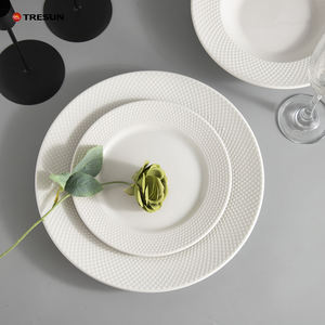 ชุดจานอาหารเซรามิกพอร์ซเลนสีขาวลายนูน สำหรับร้านอาหาร โรงแรม ผลิตในจีน รับผลิตตามสั่ง ขายส่ง - Product Image 1