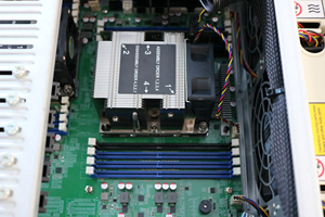 เซิร์ฟเวอร์แบบติดตั้งบนแร็ค 4U 4x P40 24GB GDDR5 พร้อม Dual E5-2680 V4 หน่วยความจำ 128GB DDR4 RECC ฮาร์ดดิสก์ SSD 1TB  พร้อมพาวเวอร์ซัพพลาย 2x1600W สำหรับการประมวลผล AI และการเรียนรู้เชิงลึก - Product Image 4