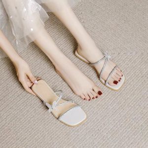 Sandales plates tendance pour femmes, design personnalisé, bout carré, papillon doré rose, nouvelle collection - Product Image 3