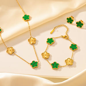 Collar de Trébol de Oro de 18K para Mujer, Resistente al Agua, Doble Cara, con 5 Tréboles de Hojas Negras y Verdes, Colgante de Moda de Acero Inoxidable - Product Image 4