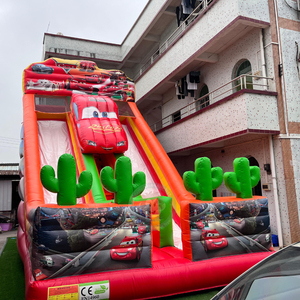 Gonfiabile a tema <span class=keywords><strong>auto</strong></span> <span class=keywords><strong>da</strong></span> <span class=keywords><strong>corsa</strong></span> con scivolo a secco e area salti - Product Image 1