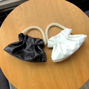 Nuevo Bolso de Mano de Lujo BeBeLe para Eventos Nocturnos, Acabado Brillante, Forro de Poliéster, Moda Europea y Americana para Toda Temporada - Product Image 2