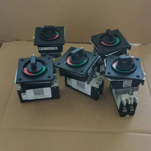 Interruptor de alimentación del gabinete del robot FANUC MATE 2P 220V con función de seguridad para apagado - Product Image 1