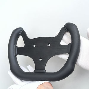 Volant <span class=keywords><strong>de</strong></span> course sportif plat en PU avec rayons en aluminium à trois trous <span class=keywords><strong>de</strong></span> 270 mm sur mesure, avec ajustement universel pour les jeux <span class=keywords><strong>de</strong></span> simulation <span class=keywords><strong>de</strong></span> voiture sur PC - Product Image 3
