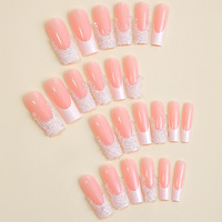 Faux ongles à presser longs carrés rose gelée brillant en ABS fabriqués à la machine, 24 pièces, avec strass et French manucure en V pour femmes