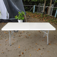 Table pliante extérieure et intérieure en plastique de 180cm avec cadre en métal Article promotionnel