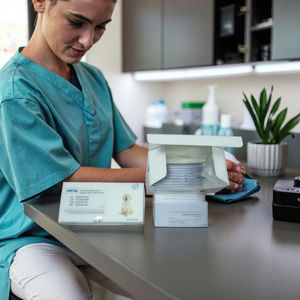 수의학 테스트 스트립 고양이 헤르페스 바이러스 항원 (FHV Ag) 신속 테스트 키트 클래스 II 2 년 유통 기한 및 보증 - Product Image 1