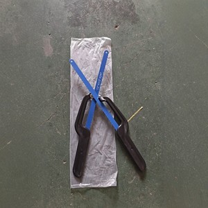 Mini sierra de arco compacta para cortar metal, herramienta manual de dientes finos para uso en bricolaje - Product Image 3