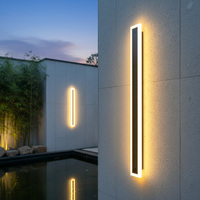 Applique murale solaire LED extérieure étanche en aluminium pour jardin, cour et balcon - Bande longue avec fixation murale et entrée par surface