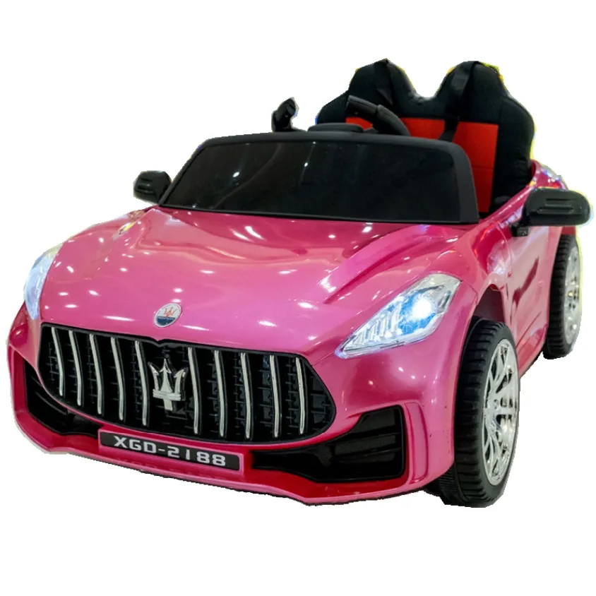 Enfants aimant la nouvelle voiture jouet élégante rechargeable de nouvelle mode