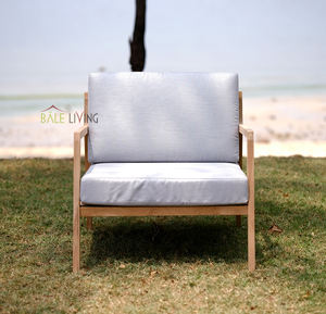 La chaise Ibiza, fabriquée en teck durable, résistance naturelle, comme mobilier de jardin, apportant un luxe extérieur exquis - Product Image 5