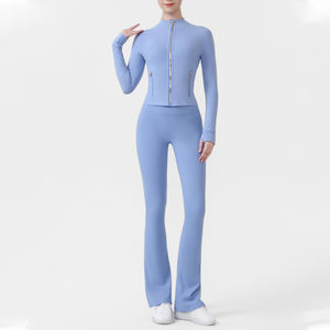 Комплект для йоги и фитнеса из 2 предметов для женщин больших размеров: дышащие леггинсы с расклешенными штанинами и быстросохнущая майка (со склада в США) - Product Image 5