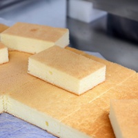 Machine de découpe automatique de gâteaux à ultrasons, équipement de ligne de production de desserts pour boulangerie commerciale, fourni par l'usine